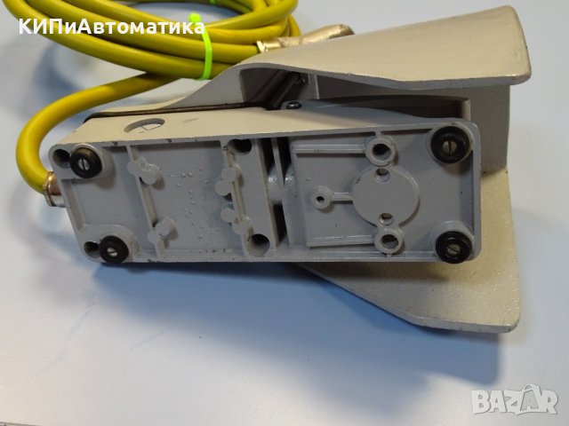 крачен изключвател Bernstein F1-01-UN foot switch with protecctive hood, снимка 10 - Резервни части за машини - 42131580