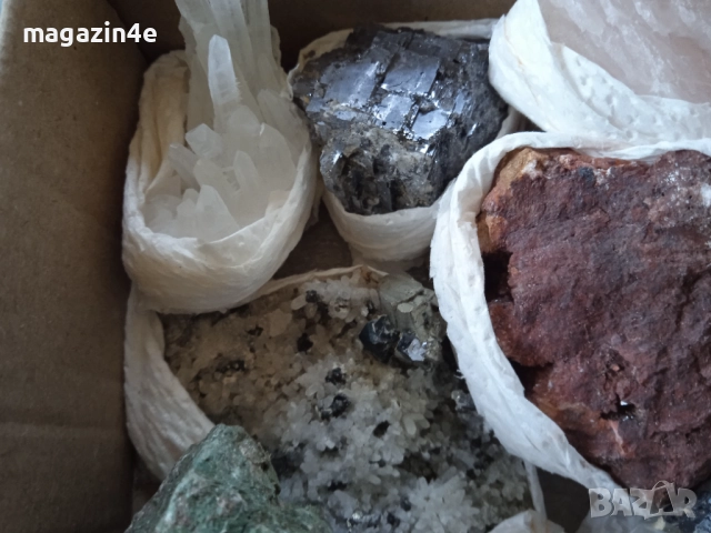 Sale, Кутия с минерали от България,естествени кристали и камъни, за колекционери геолози любители, , снимка 5 - Колекции - 51854640