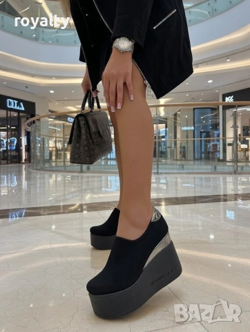 Обувки на платформа - черен велур и лак