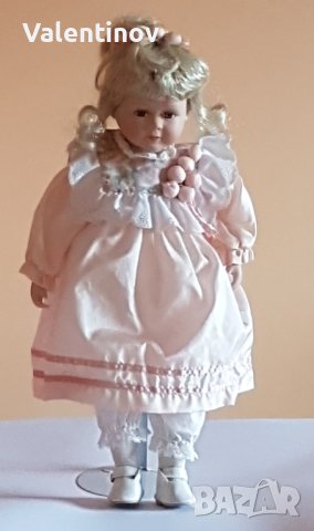 Порцеланова кукла със стойка , снимка 1 - Кукли - 41745792