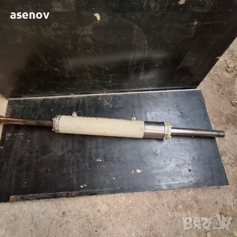 хидравличен цилиндър двустранен