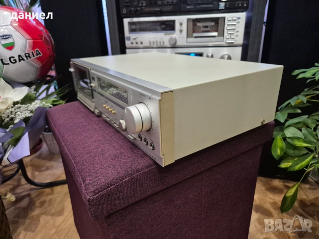 Касетен дек HITACHI D-85s с отличен външен вид, без липси и надрасквания, снимка 3 - Декове - 53838045