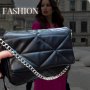 Луксозна дамска чанта с метална дръжка за рамо тип синджир