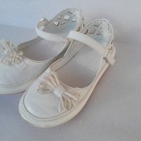 Детски бели сандали, 31 номер, снимка 1 - Детски сандали и чехли - 42562023