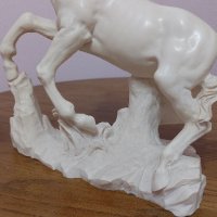 Склуптура на кон от лят мрамор. Отлично състояние., снимка 2 - Антикварни и старинни предмети - 44355269