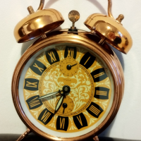 Стар механичен будилник, настолен часовник, снимка 1 - Антикварни и старинни предмети - 44809447