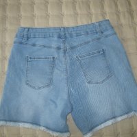 Къси дънкови панталони за момиче LC Waikiki - размер 140/146 см, снимка 2 - Детски къси панталони - 41416700
