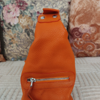 Дамска чанта оранж, снимка 2 - Чанти - 36386412