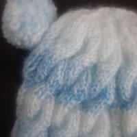 Ръчно плетена бебешка шапка-отлично състояние, снимка 2 - Бебешки шапки - 38766753