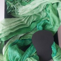 Дамски зелен шал с висулка колие , снимка 5 - Шалове - 41922303