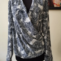 Дамска блуза , снимка 1 - Блузи с дълъг ръкав и пуловери - 36242583