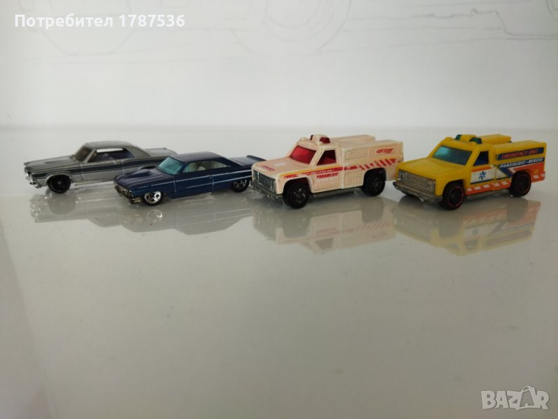 Четири малки колички ,hot wheels парамедик  1974-12лв ,,hot wheels 2014. -9 лв ,, бус siku фолксваге, снимка 1