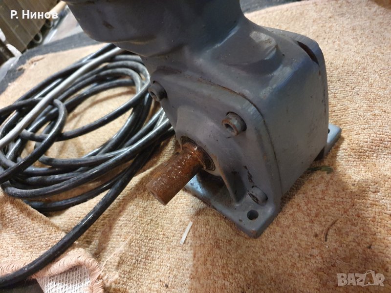 мотор редуктор 0.55 кW    67 оборота в минута, снимка 1