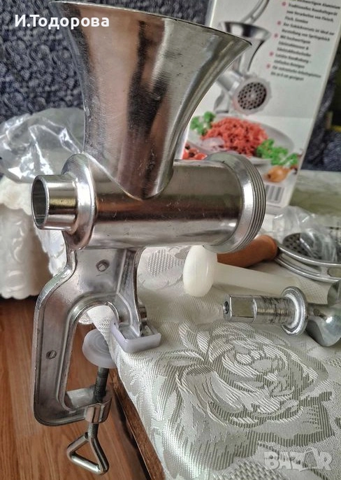 Ръчна месомелачка , снимка 1
