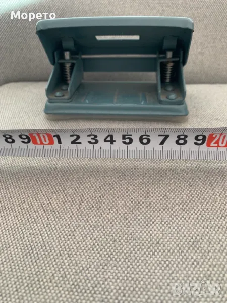 Голям стар перфоратор за хартия от социализма, снимка 1