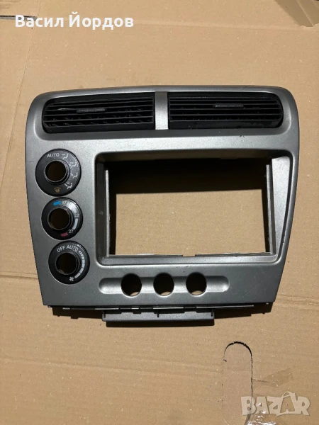 Централна Конзола за Хонда Сивик 7 / Honda Civic VII / Средна Конзола, снимка 1