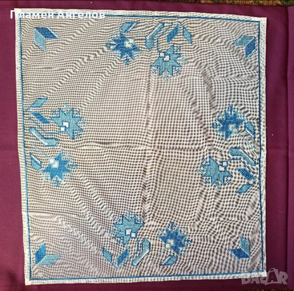 Каре ръчно бродирано на тюл. , снимка 1