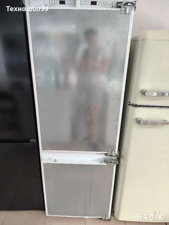 Хладилник за вграждане Bosch, снимка 1