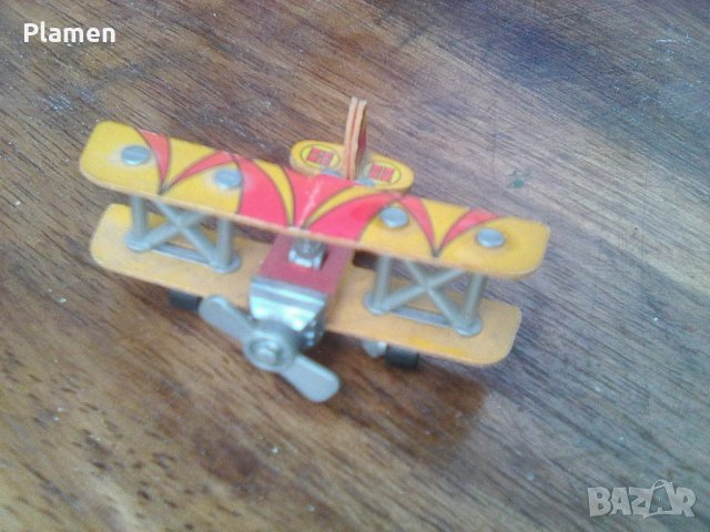 Пластмасов модел на самолет двуплощник