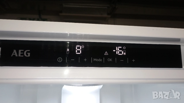 Хладилник с фризер AEG за рграждане, снимка 8 - Хладилници - 52508456