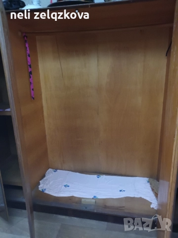 Гардероба е триклирен и старинен на 80год., снимка 2 - Гардероби - 51698943