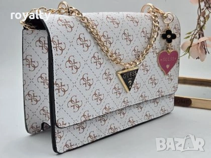 Guess Дамска Кожена Чанта с Ключодържател Гес, снимка 2 - Чанти - 53486590