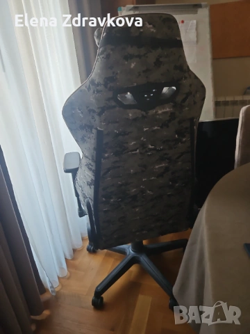 Геймърски/офис стол с възглавничка – камуфлажен (сив), снимка 3 - Столове - 53161565