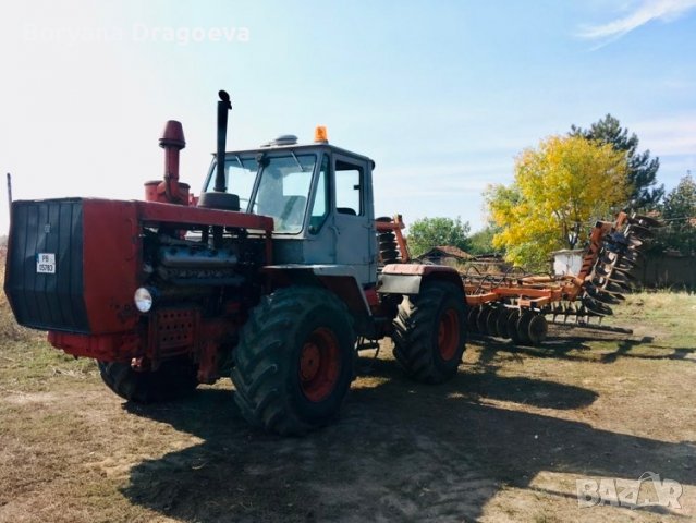 Трактор Т-150 с прикачен селскостопански инвентар, снимка 1