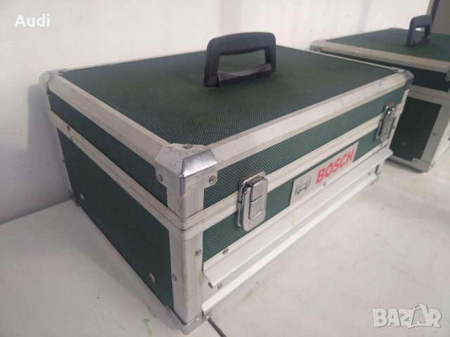 Куфар за инструменти BOSCH Горно отваряем капак  Чекмедже на релси  Две закопчалки и ръкохватка  Габ, снимка 8 - Куфари с инструменти - 52400678