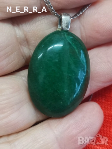 Медальон с естествен камък-нефрит, снимка 1 - Колиета, медальони, синджири - 53560756