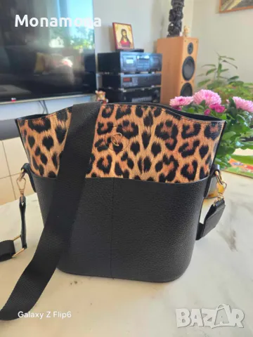 Уникална чанта модел на Valentino