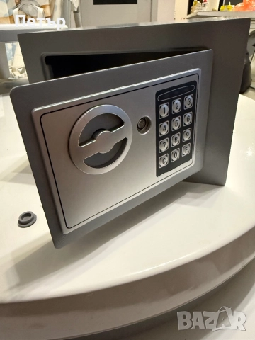 Метален сейф