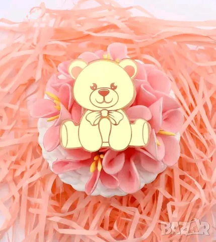 Малко златисто мече акрил тип топер пластмасов за украса декор десерти кексчета мъфини торта фигурка