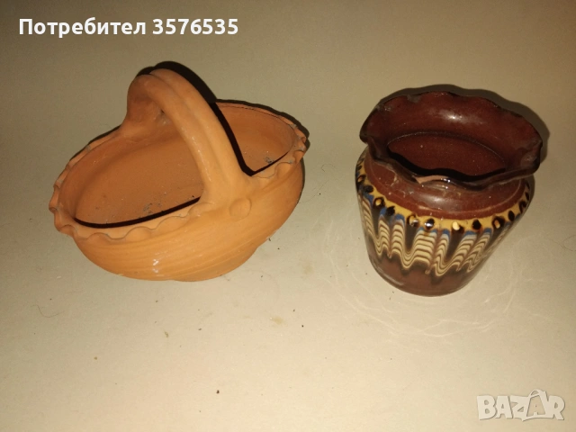 Лот 2 броя керамични саксии – битов стил (със забележка)