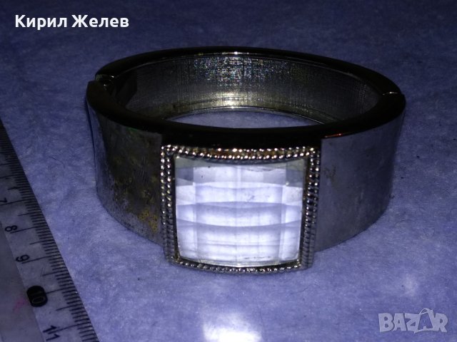 ЕФЕКТНА СРЕБРИСТА ВИНТИДЖ  - АРТ ГРИВНА с ФАСЕТИРАН КРИСТАЛ 9278, снимка 3 - Гривни - 41265151