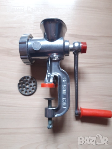 Машинка за мелене на месо, домати и други, руска чисто нова