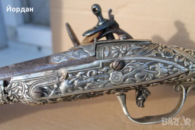 Кремъчен пистолет със сребърен обков, снимка 12 - Други ценни предмети - 47634044