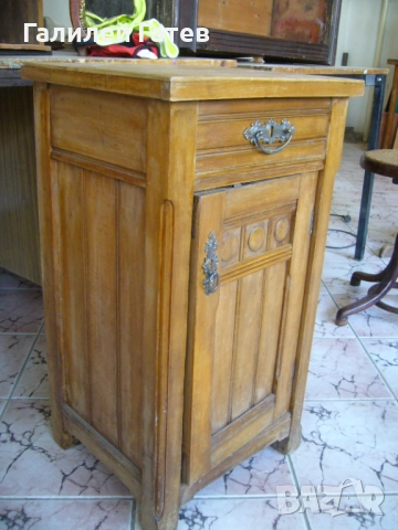 Старинно Нощно Шкафче 