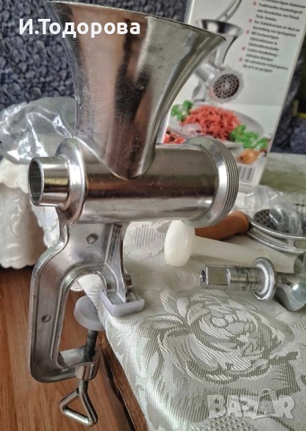 Ръчна месомелачка 