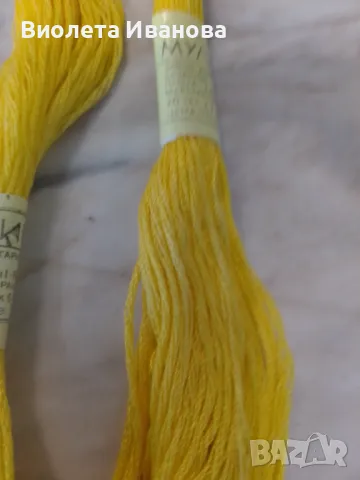 Мулине, светло жълто, 2 бр.