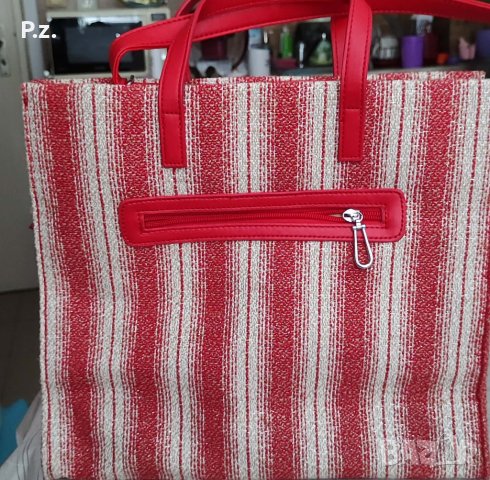 Продавам дамска чанта , снимка 3 - Чанти - 41865528