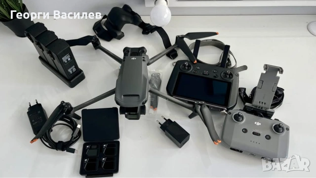 Дрон DJI Mavic 3 Fly More Combo + RC Pro Контролер - ПЕРФЕКТЕН, снимка 4 - Дронове и аксесоари - 53558907