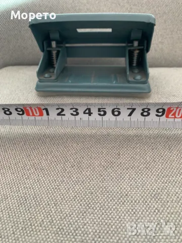 Голям стар перфоратор за хартия от социализма