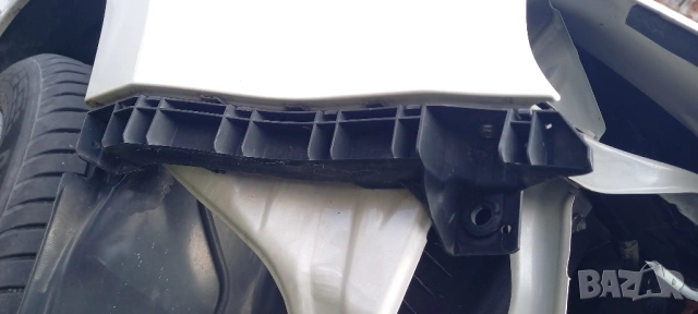 Десен водач предна броня Subaru Forester III