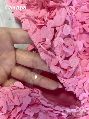 Розова уникална рокля с 3д цветя, снимка 5 - Рокли - 53663325