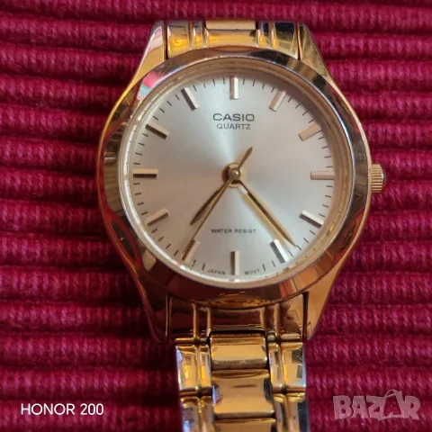 Дамски часовник CASIO. 