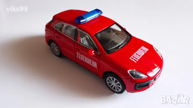 Porsche Cayenne Turbo Feuerwehr Welly 1:34-39, снимка 6 - Колекции - 48261016