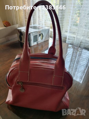 Червена дамска чанта с три отделни прегради, снимка 2 - Чанти - 41245597