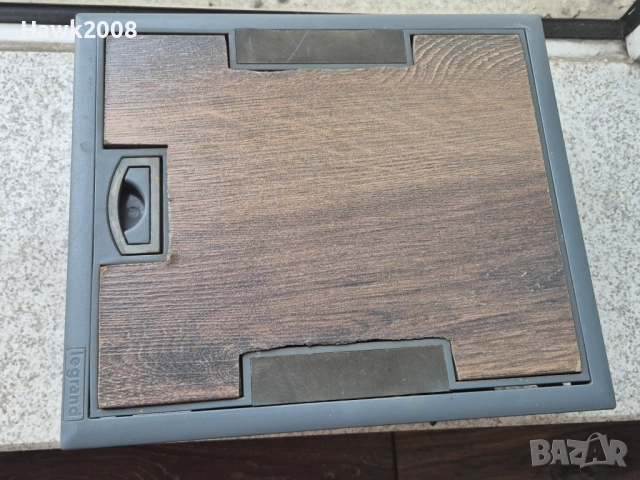 Комплект 8 бр. подова оборудвана електро кутия Легранд за вертикален монтаж с капак Legrand, снимка 6 - Ключове, контакти, щепсели - 51736270