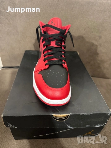 Air jordan retro 1 MID, снимка 2 - Маратонки - 53470475